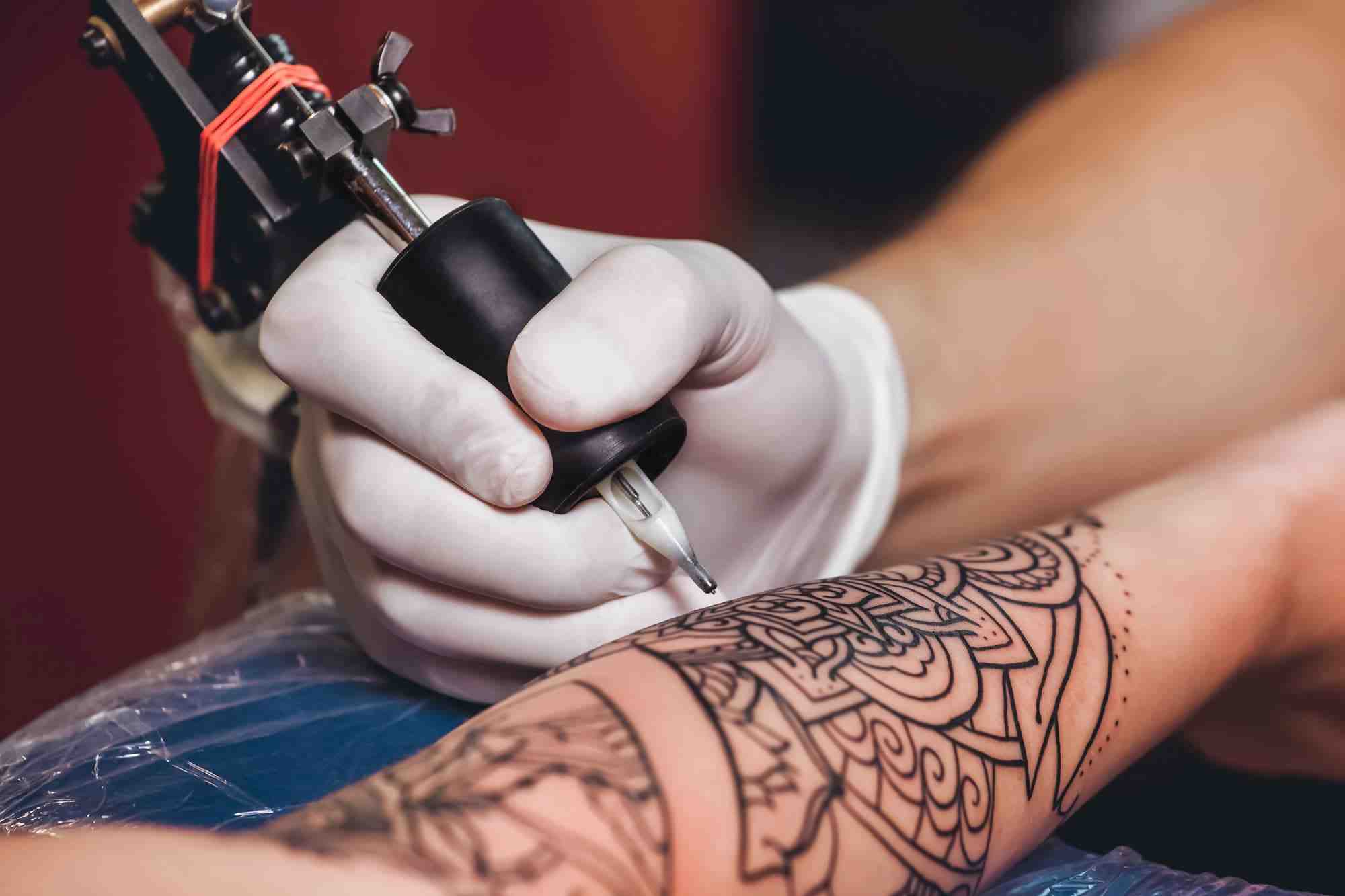 How much do you tip on a $100 tattoo?